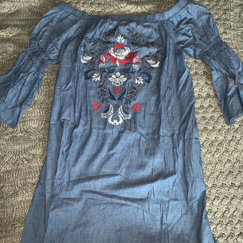 Jean dress with embroidered flowers